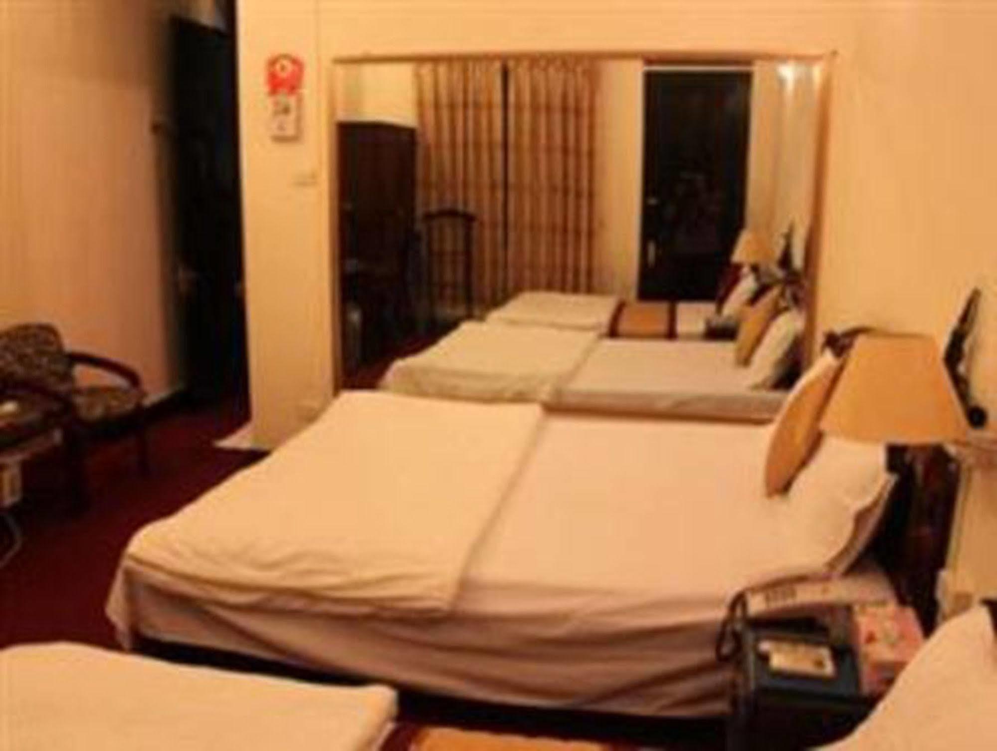 A25 Hotel - 12 Liên Trì Hanoï Extérieur photo